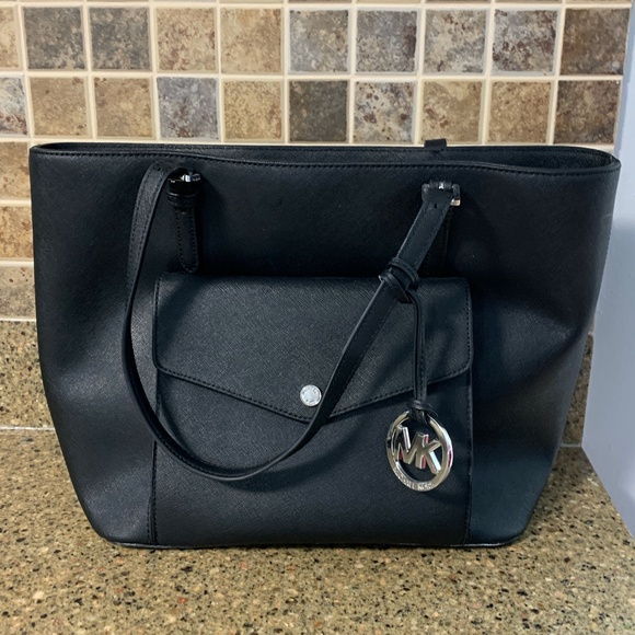 Michael Kors Handbags - Michael Kors Tote Bag Like New!